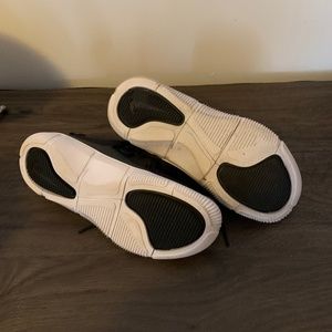 Nike Black Sneaker - Size 7